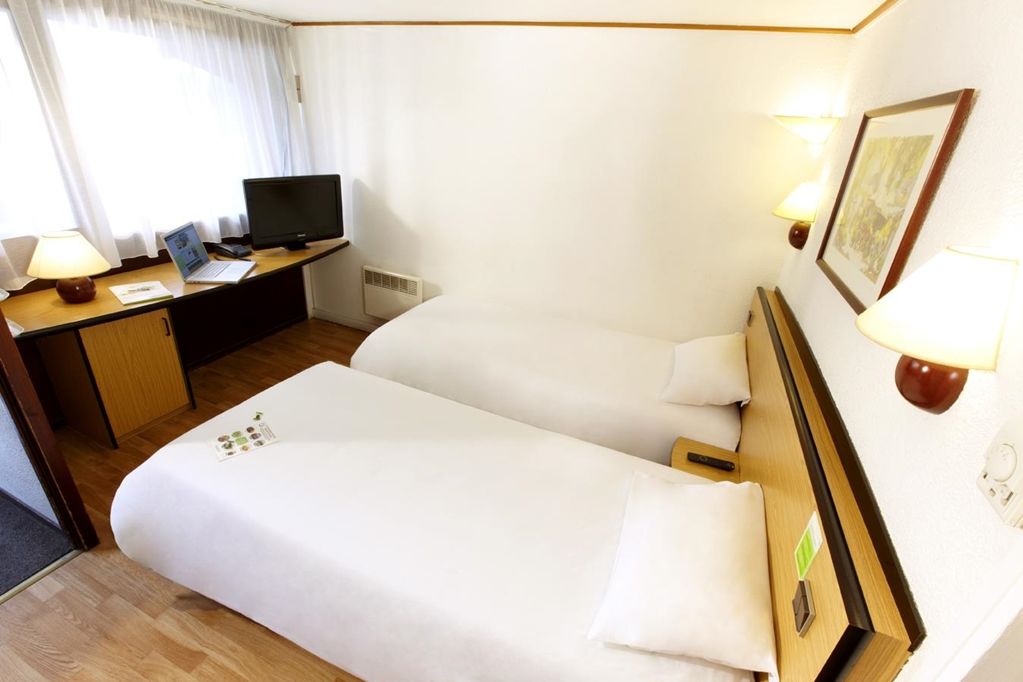 Kyriad Tarbes Bastillac Hotel Room photo