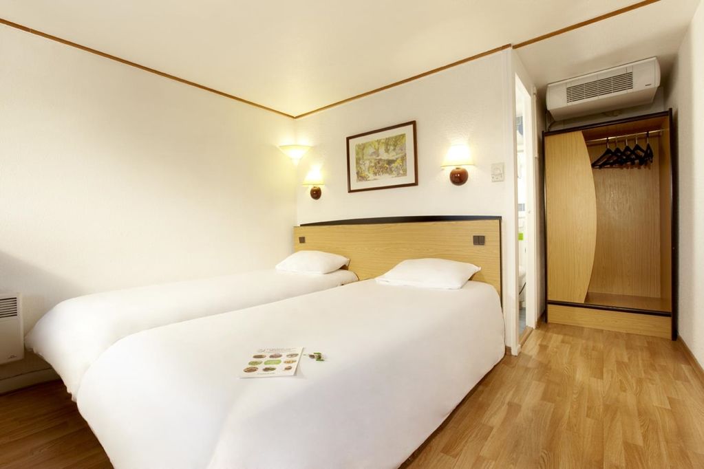 Kyriad Tarbes Bastillac Hotel Room photo