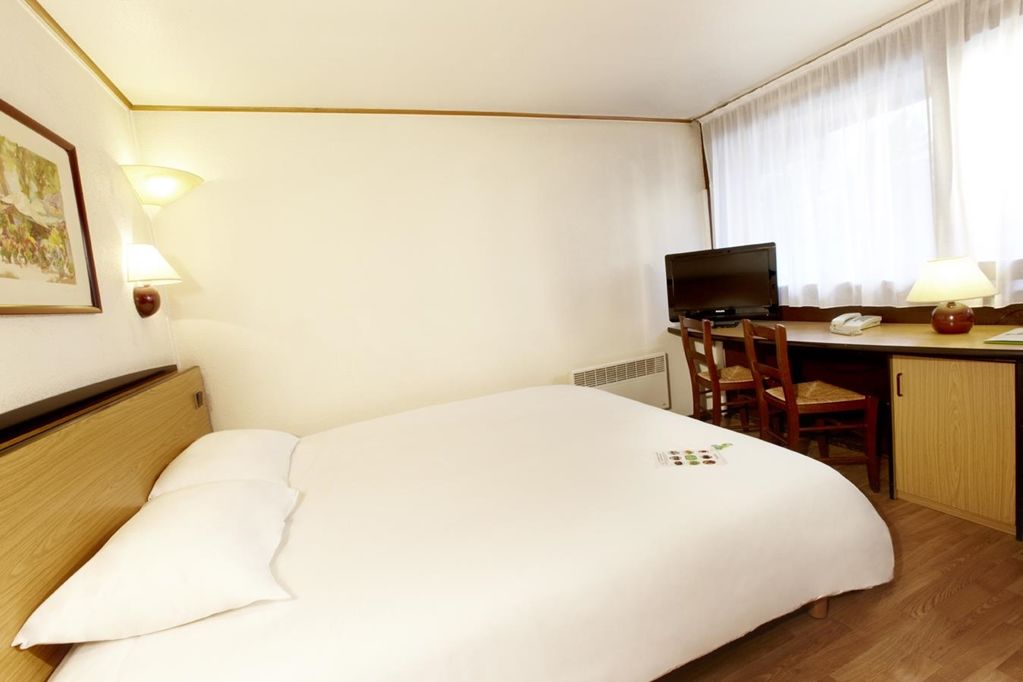 Kyriad Tarbes Bastillac Hotel Room photo